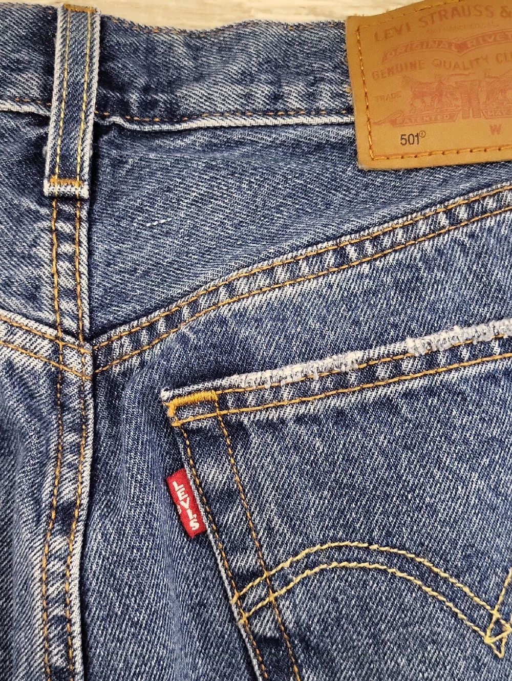 Levi's 501 Jeans W26 L32 Button Fly High Rise Straight Leg Medium Wash Unisex - Picture 11 of 11